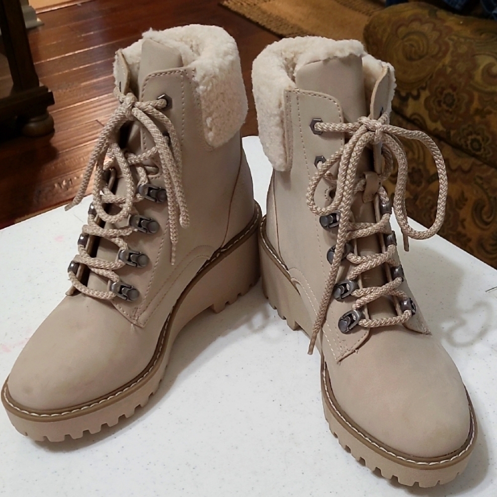 NWOT Dolce Vita Women's Roster Cream Lace-Up Ankle Boots size 8